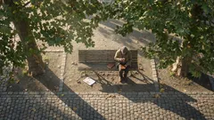 Perché a volte stare da soli è più utile che stare in compagnia e come 20 minuti di silenzio al giorno cambiano il cervello e la vita